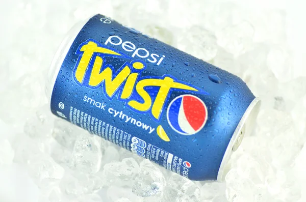 Can of Pepsi Twist drink on ice — Stock Photo, Image