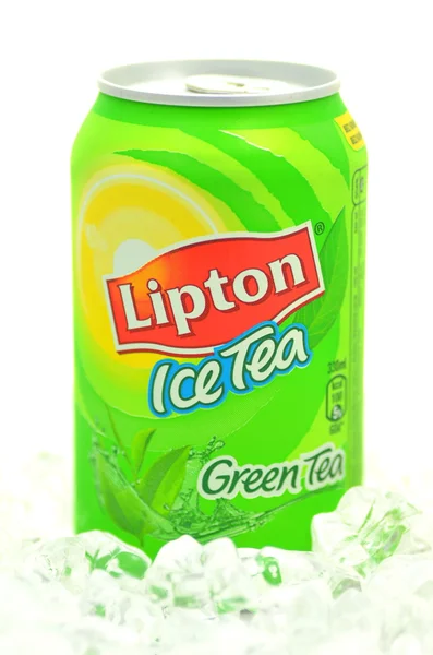 Can of Lipton Ice Tea drink on ice — Stock Photo, Image