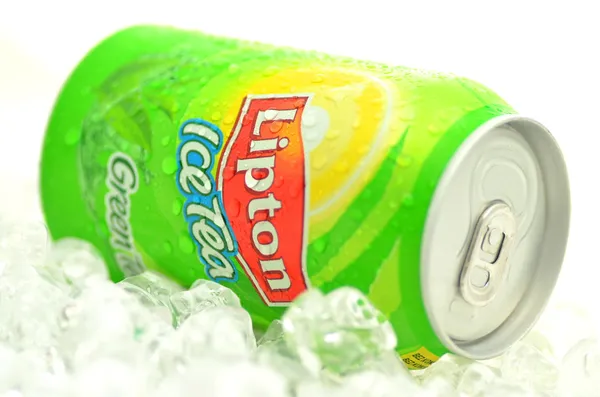 Can of Lipton Ice Tea drink on ice — Stock Photo, Image