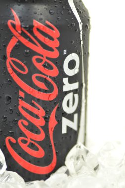 coca-cola zero içeceği buz üzerinde olabilir