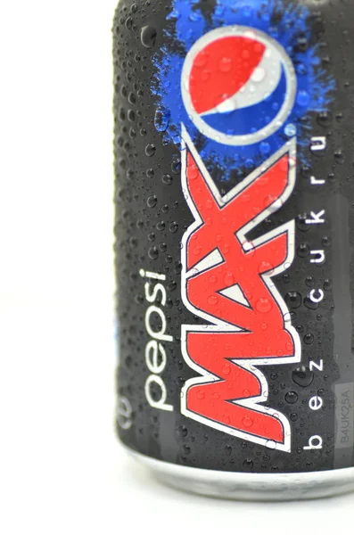 Консервная банка Pepsi Max на льду — стоковое фото