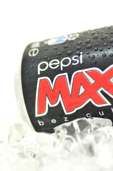 Lata de Pepsi Max beber isolado em branco — Fotografia de Stock