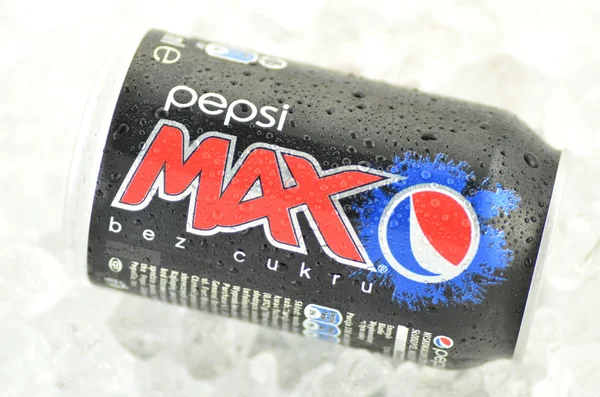 Dose Pepsi Max Drink isoliert auf weiß — Stockfoto