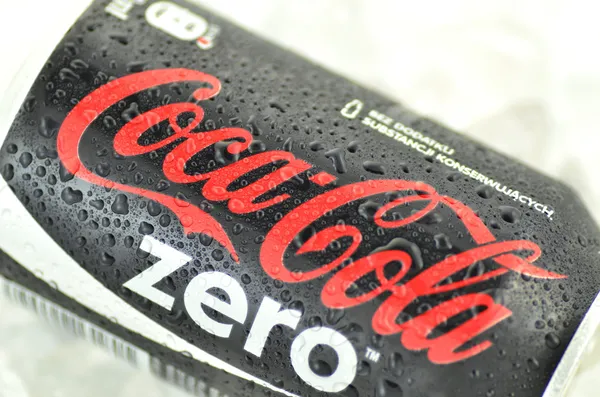 Possibile di bere Coca-Cola zero sul ghiaccio — Foto Stock