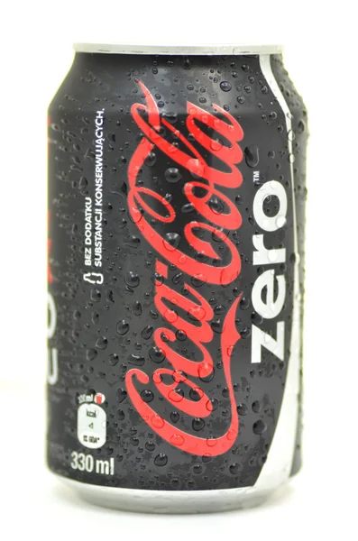 Lata de Coca-Cola Zero bebida isolada em branco — Fotografia de Stock