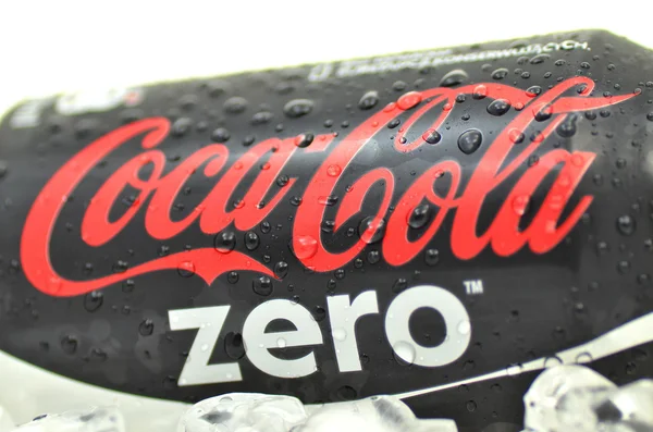 Dose Coca-Cola Zero Drink auf Eis — Stockfoto