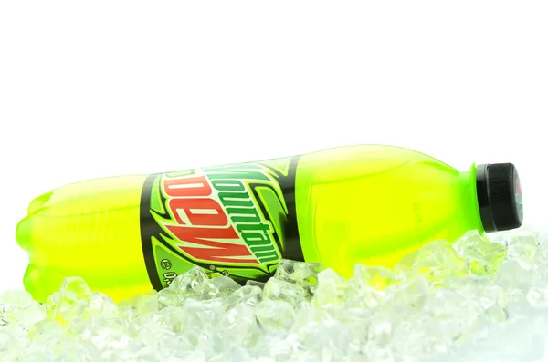 Bottle of Mountain Dew drink on ice isolated on white — Stock Photo, Image