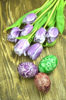 el yapımı Paskalya yumurtaları ve Lale çiçek çizik