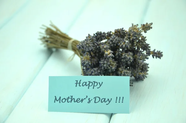 Felice giorno delle madri e mazzo di splendidi fiori di lavanda secca — Foto Stock