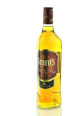 Beyaz arka plan üzerinde izole hibe harmanlanmış viski