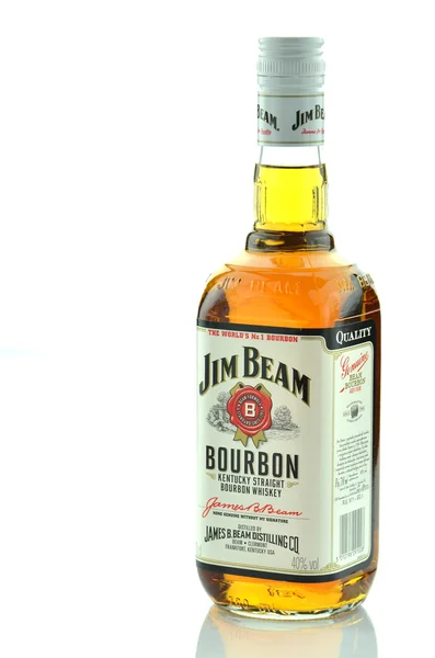 Jim Beam Bourbon Whisky isoliert auf weißem Hintergrund — Stockfoto