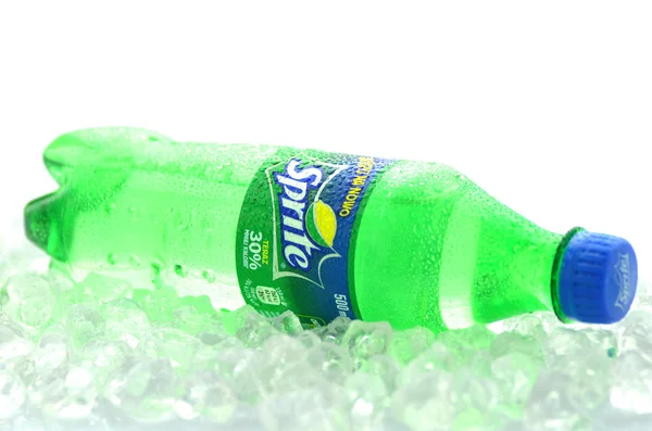 buz küpleri sprite içki şişesi