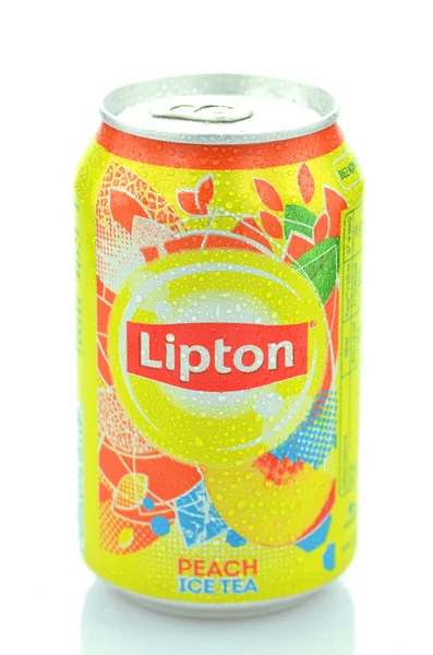 Lipton ledový čaj pít izolované na bílém pozadí — Stock fotografie