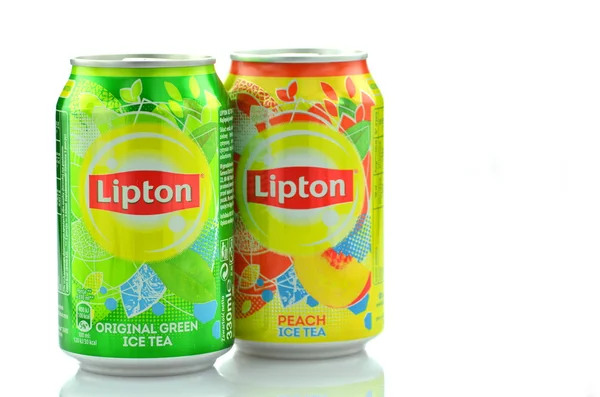 Lipton ice tea ital a elszigetelt fehér háttér — Stock Fotó