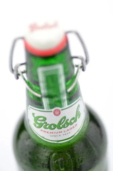 Grolsch premium cerveja lager isolado no fundo branco — Fotografia de Stock
