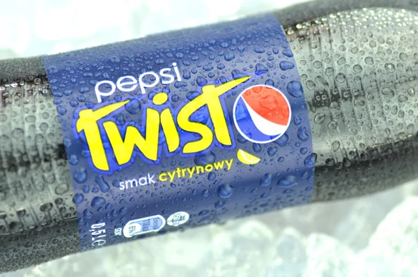 Bottle of Pepsi Twist drink on ice cubes — Stock Photo, Image