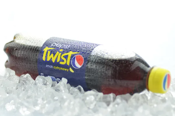 Bottle of Pepsi Twist drink on ice cubes — Stock Photo, Image