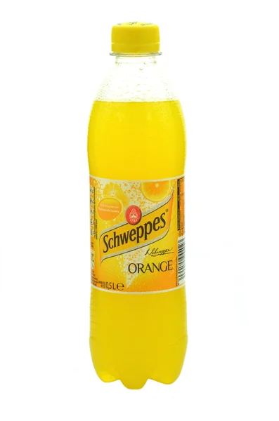 Flasche Schweppes Drink isoliert auf weißem Hintergrund — Stockfoto