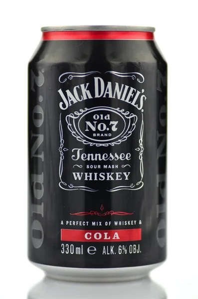 Mix van jack daniels whiskey in een blikje geïsoleerd op witte achtergrond — Stockfoto