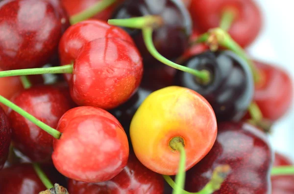 Gros plan de cerises mûres, fraîches et douces — Photo