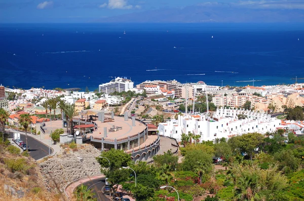 Malowniczy krajobraz pięknego kurortu playa de las americas na tenerife, wyspy kanaryjskie, hiszpania — Zdjęcie stockowe