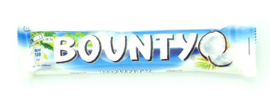 Beyaz arka plan üzerinde izole bounty Hindistan cevizi çikolata bar