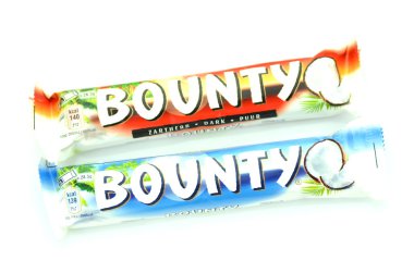 Beyaz arka plan üzerinde izole bounty Hindistan cevizi, çikolata bar