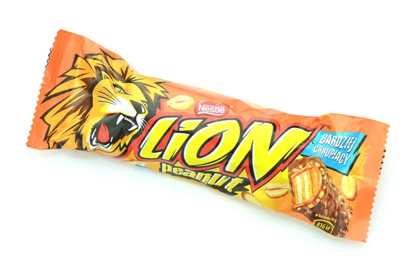 Lion chocolade bar geïsoleerd op witte achtergrond — Stockfoto