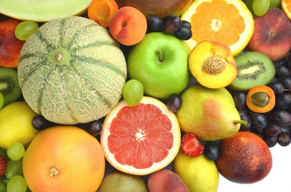 Variasjon av friske og velsmakende frukter isolert på hvit – stockfoto
