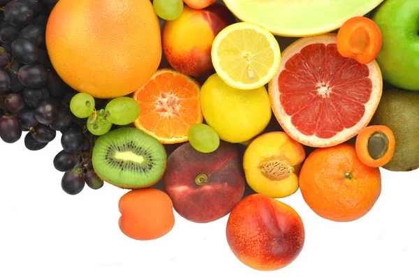 Vielfalt an frischen und köstlichen Früchten isoliert auf weiß — Stockfoto