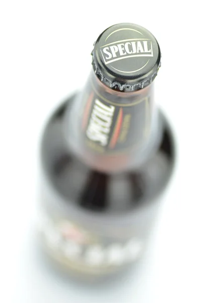 Specjal volledige licht bier geïsoleerd op witte achtergrond — Stockfoto