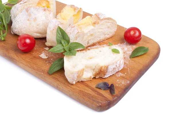 Snijplank met tomaat en brood — Stockfoto