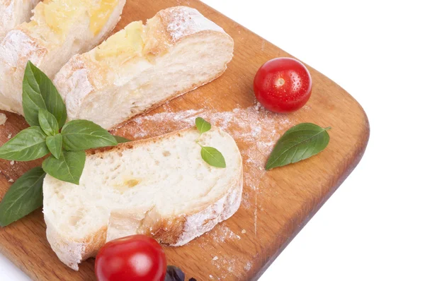 Tagliere con pomodoro e pane — Foto Stock