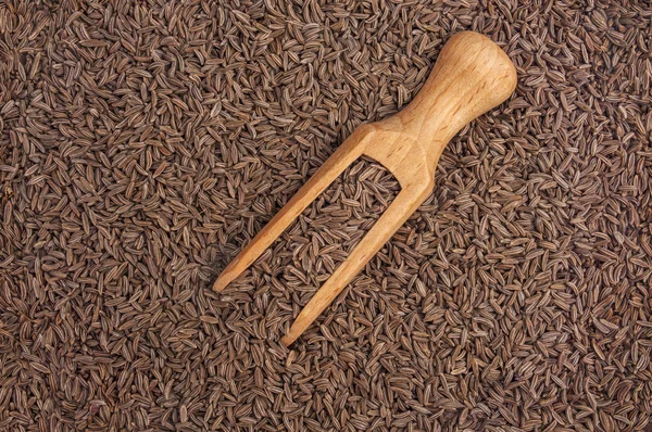 小茴香种子宏和木勺作为背景 — 图库照片