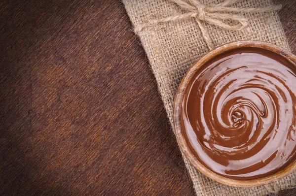 Kom van chocolade crème — Stockfoto