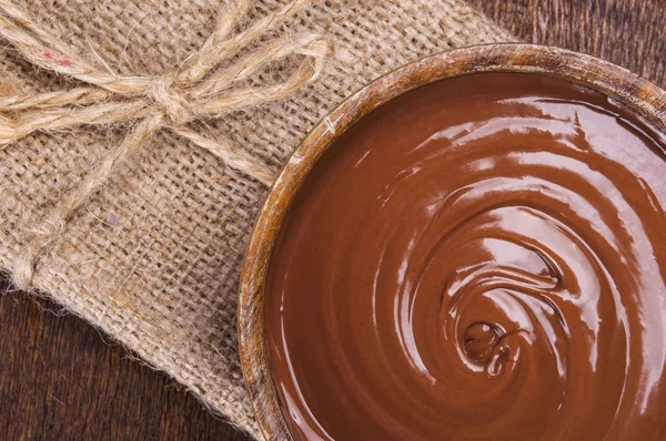 Kom van chocolade crème — Stockfoto