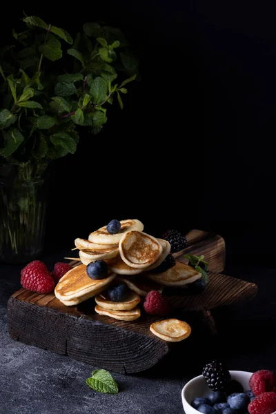 Stack Pancakes Berries Wooden Board Dark Wooden Background — Stock Photo, Image