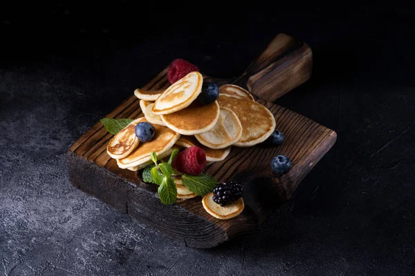 Stack Pancakes Berries Wooden Board Dark Wooden Background — Stock Photo, Image