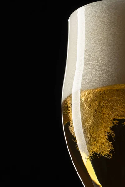Cerveza Fresca Vaso Sobre Fondo Negro Concepto Alimento —  Fotos de Stock