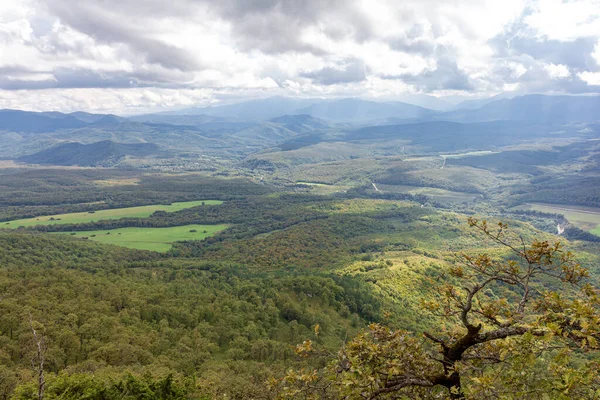 Reizen Langs Bergketen Het Plateau Een Pittoresk Gebied Een Zomerse — Stockfoto