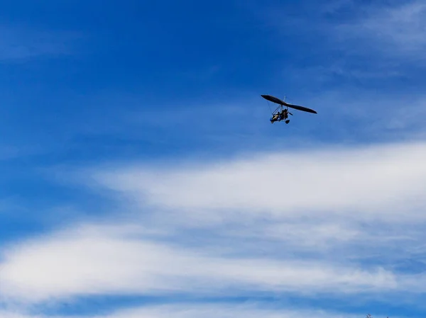 Volar Ala Delta Motorizada Día Soleado Otoño — Foto de Stock