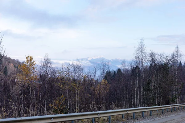 Periodo Autunnale Parco Naturale Autostrada Serpentina Con Vista Una Catena — Foto Stock