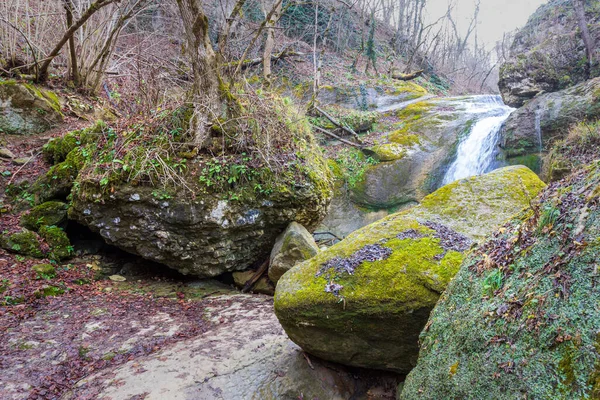 Natuurlijke Rivierbedding Watervallen Een Bergrivier Herfst Een Natuurpark Wandelen Pittoreske — Stockfoto