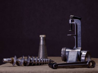 Kıyma makinesi, elle doğrama makinesi..