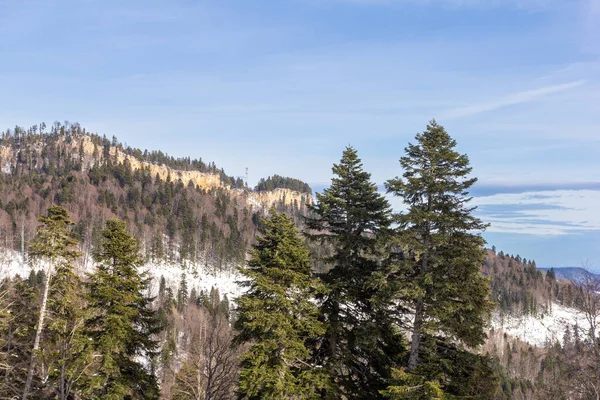 Montanhas Vistas Panorâmicas Terreno Montanhoso Dia Ensolarado Inverno Passeios Comunicação — Fotografia de Stock