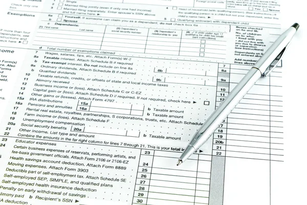 Formulário fiscal 1040 para o exercício fiscal — Fotografia de Stock