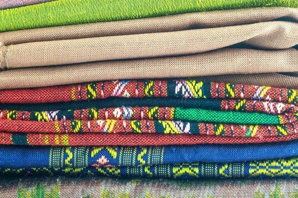 Pila de estilo tailandés de seda colorido —  Fotos de Stock