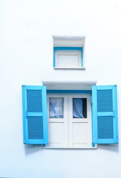 Niebieskie okno — Zdjęcie stockowe