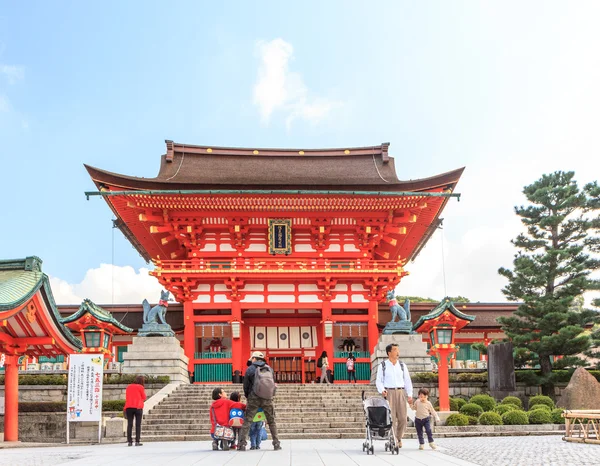 Kyoto, Japán - október 30: fushimi inari szentély a octo turista — Stock Fotó