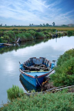 Ebro Delta 'da balıkçı teknesi